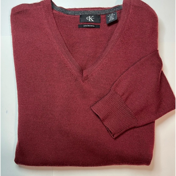 Calvin Klein Other - Calvin Klein V-neck sweater